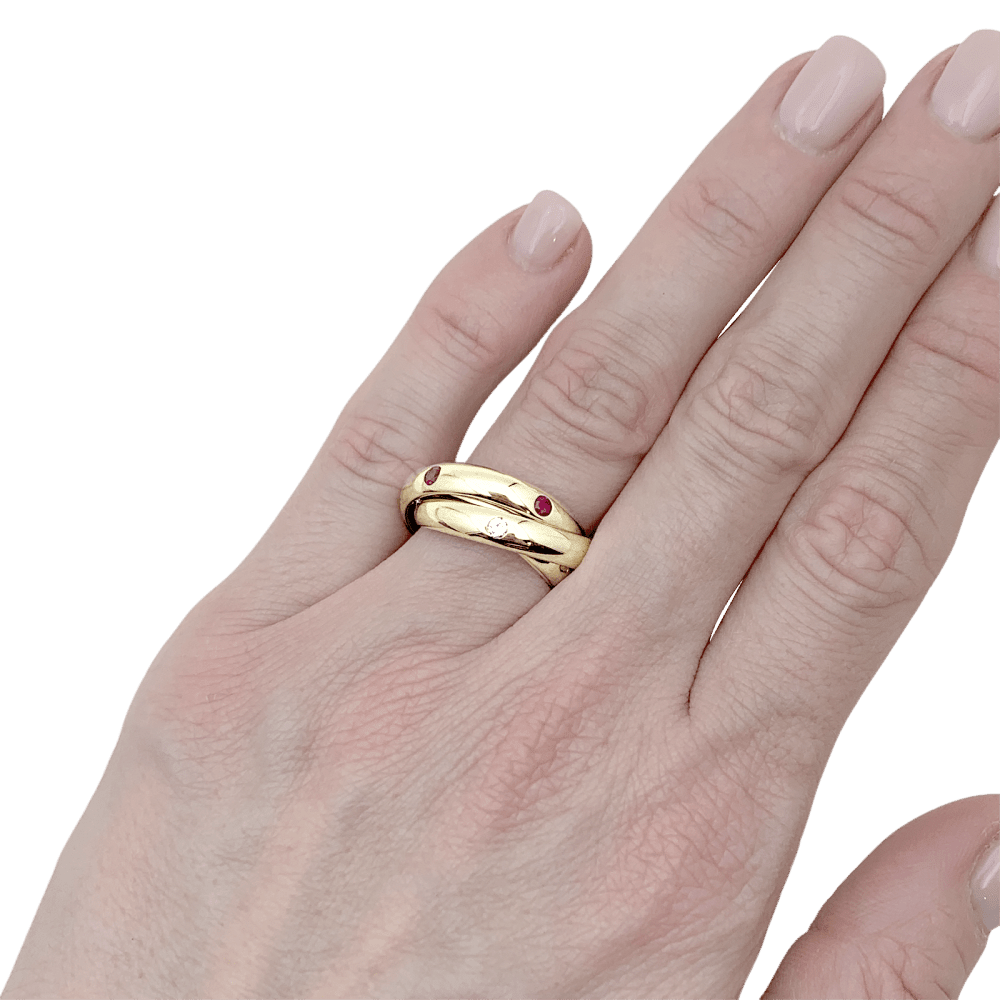 Bague Alliance CARTIER "Constellation" en or jaune, saphirs, rubis et diamants - Castafiore