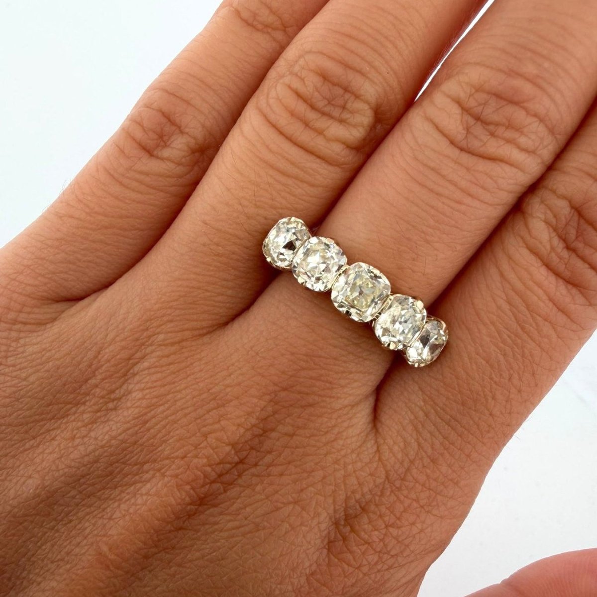 Bague Alliance en or blanc et diamants - Castafiore