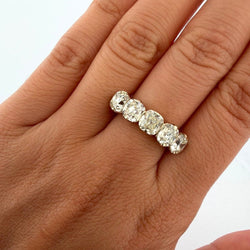 Bague Alliance en or blanc et diamants - Castafiore