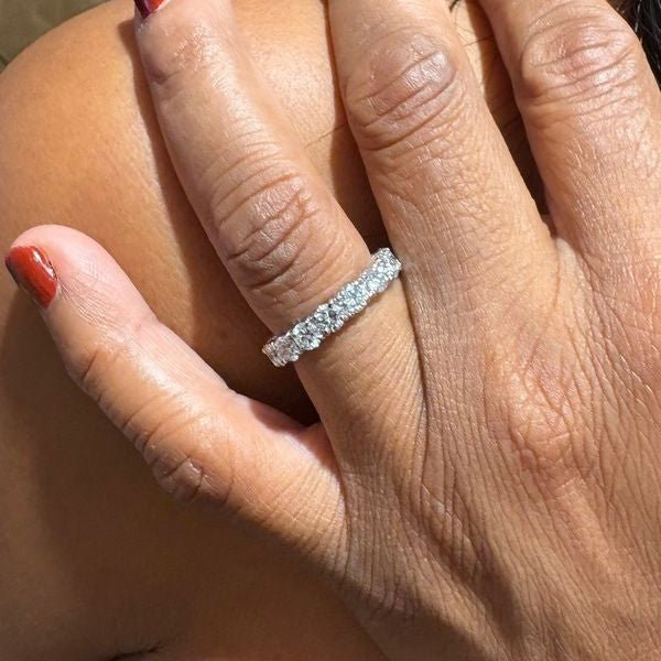 Bague Alliance en or blanc et diamants - Castafiore