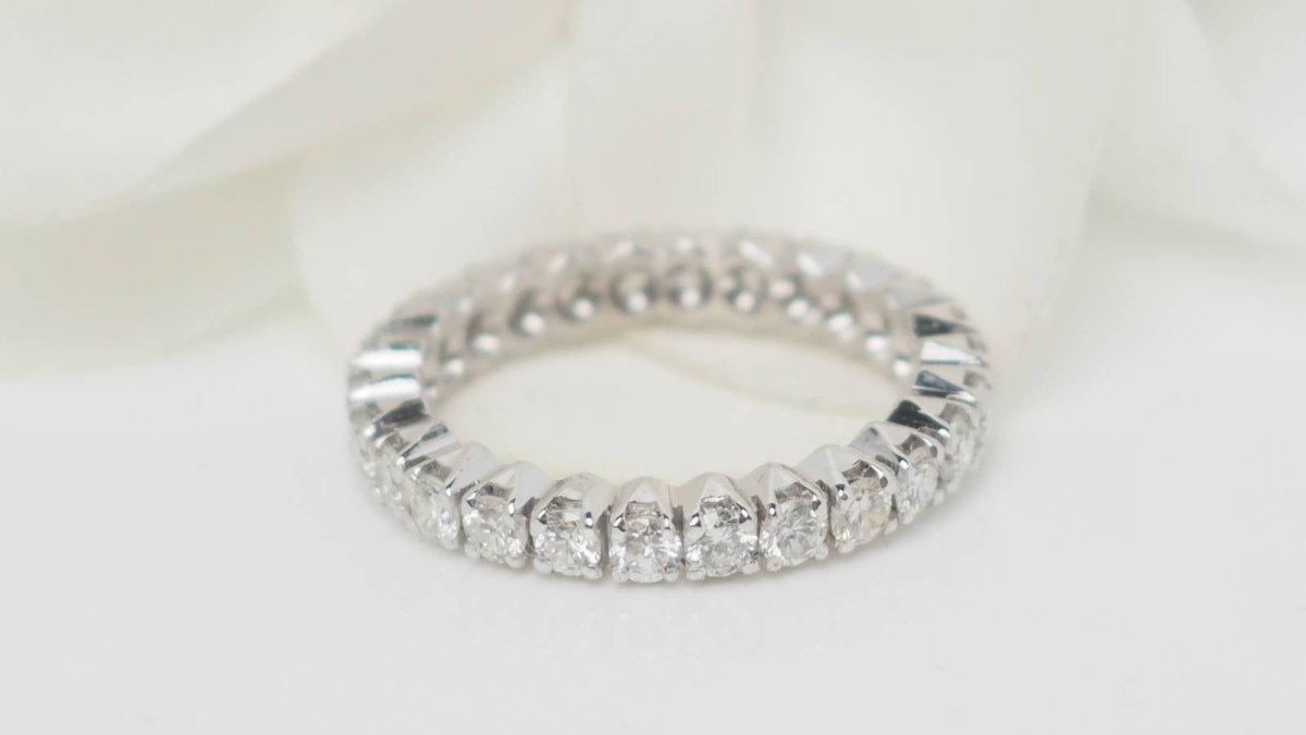 Bague Alliance en or blanc et diamants - Castafiore