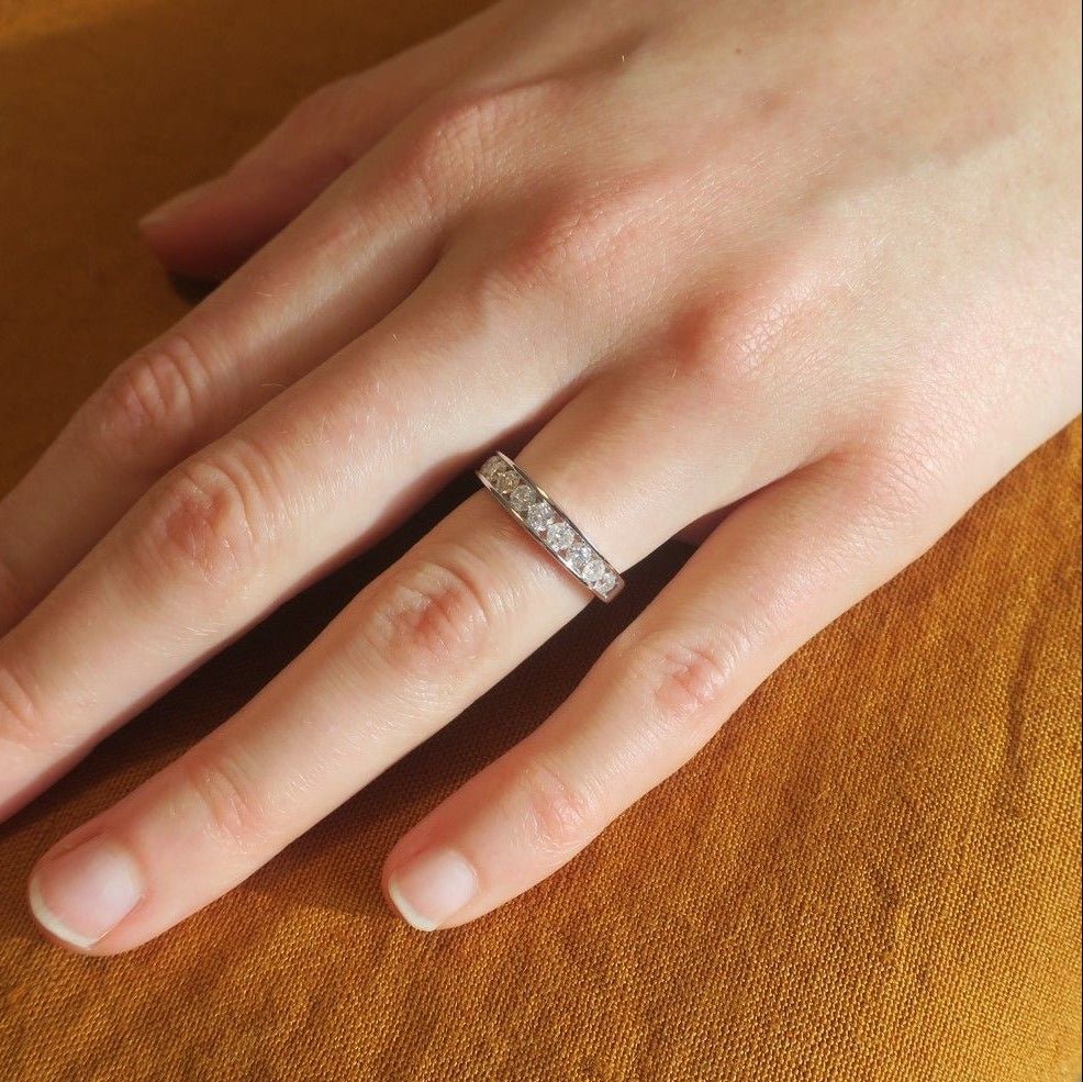 Bague Alliance en or blanc et diamants - Castafiore