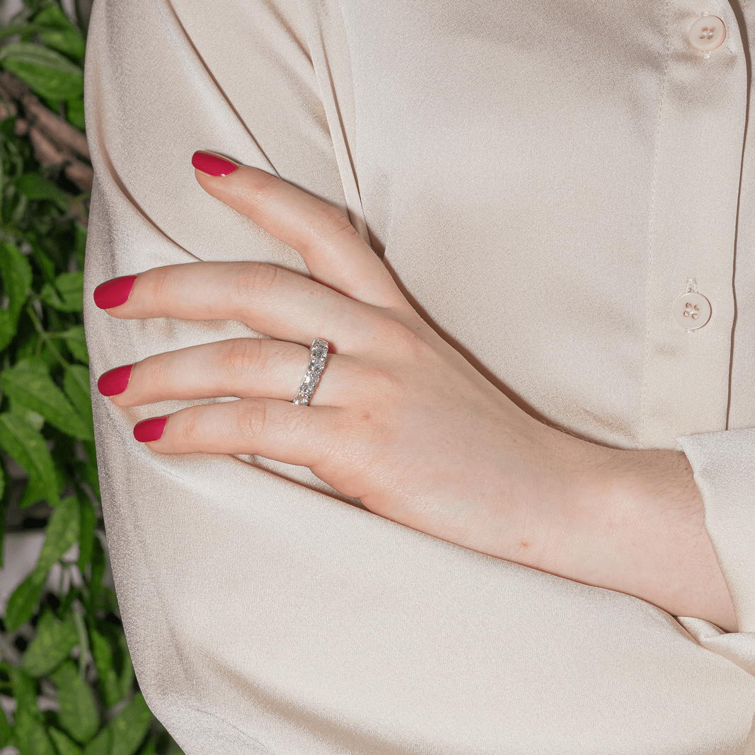 Bague Alliance en or blanc et diamants - Castafiore