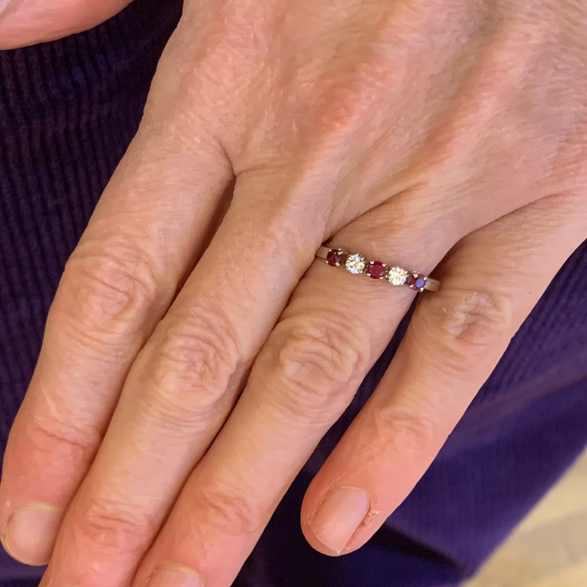 Bague Alliance en or blanc, rubis et diamants - Castafiore