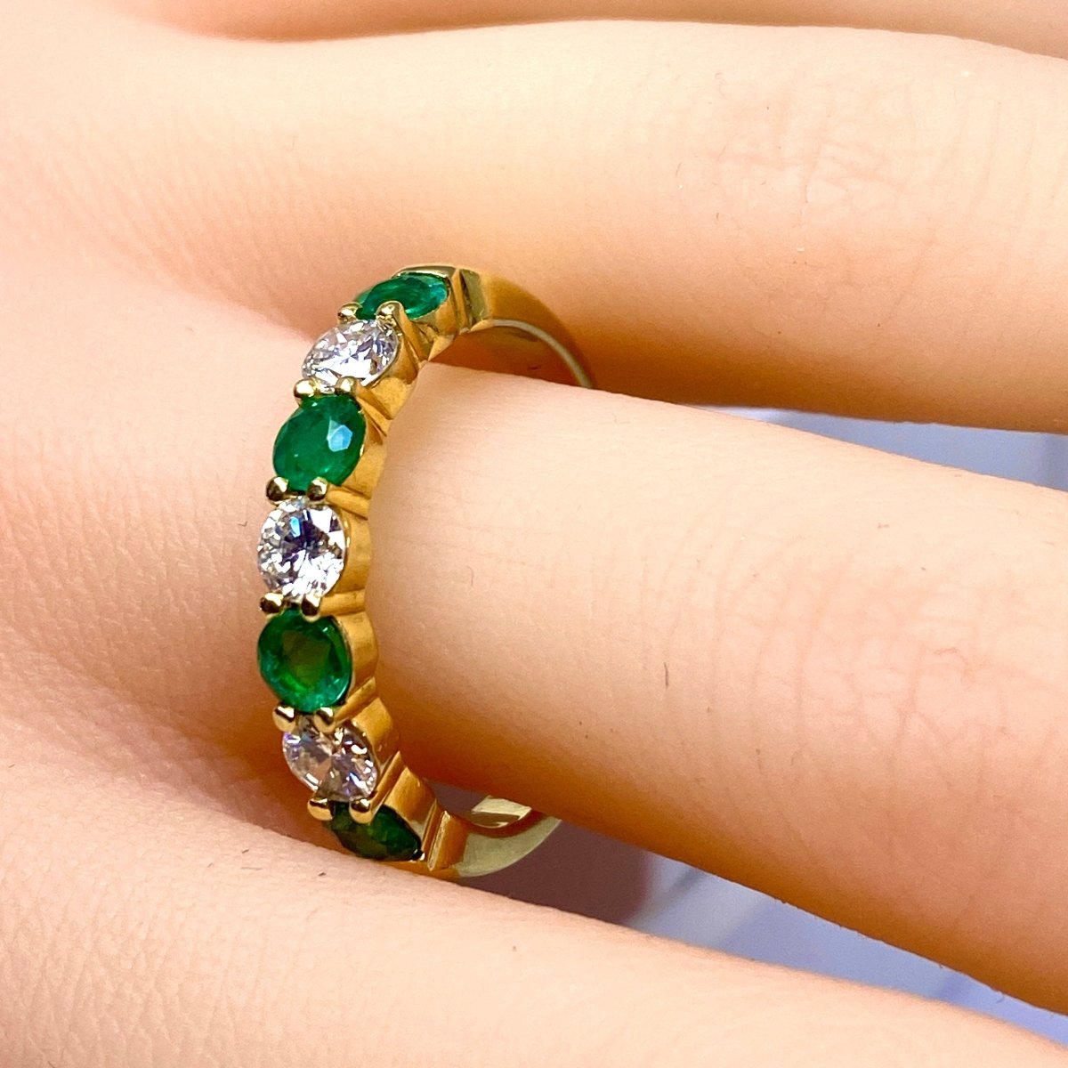 Bague Alliance en or jaune, émeraudes et diamants - Castafiore