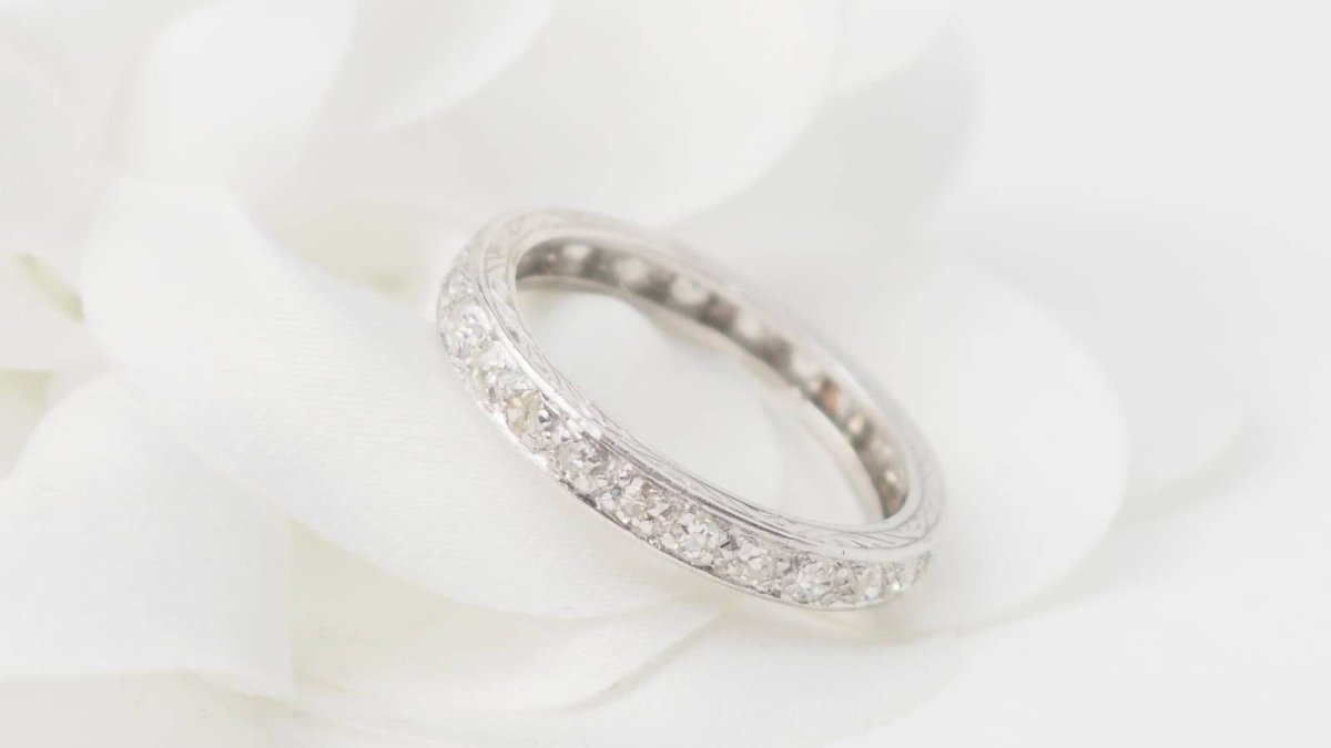 Bague Alliance en platine et diamants - Castafiore