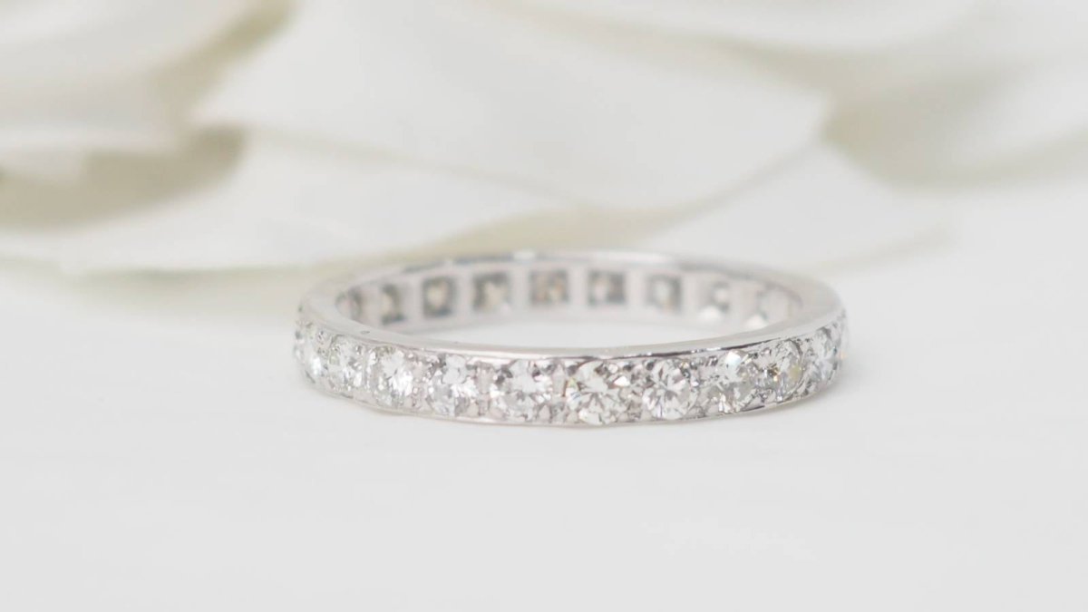 Bague Alliance en platine et diamants - Castafiore