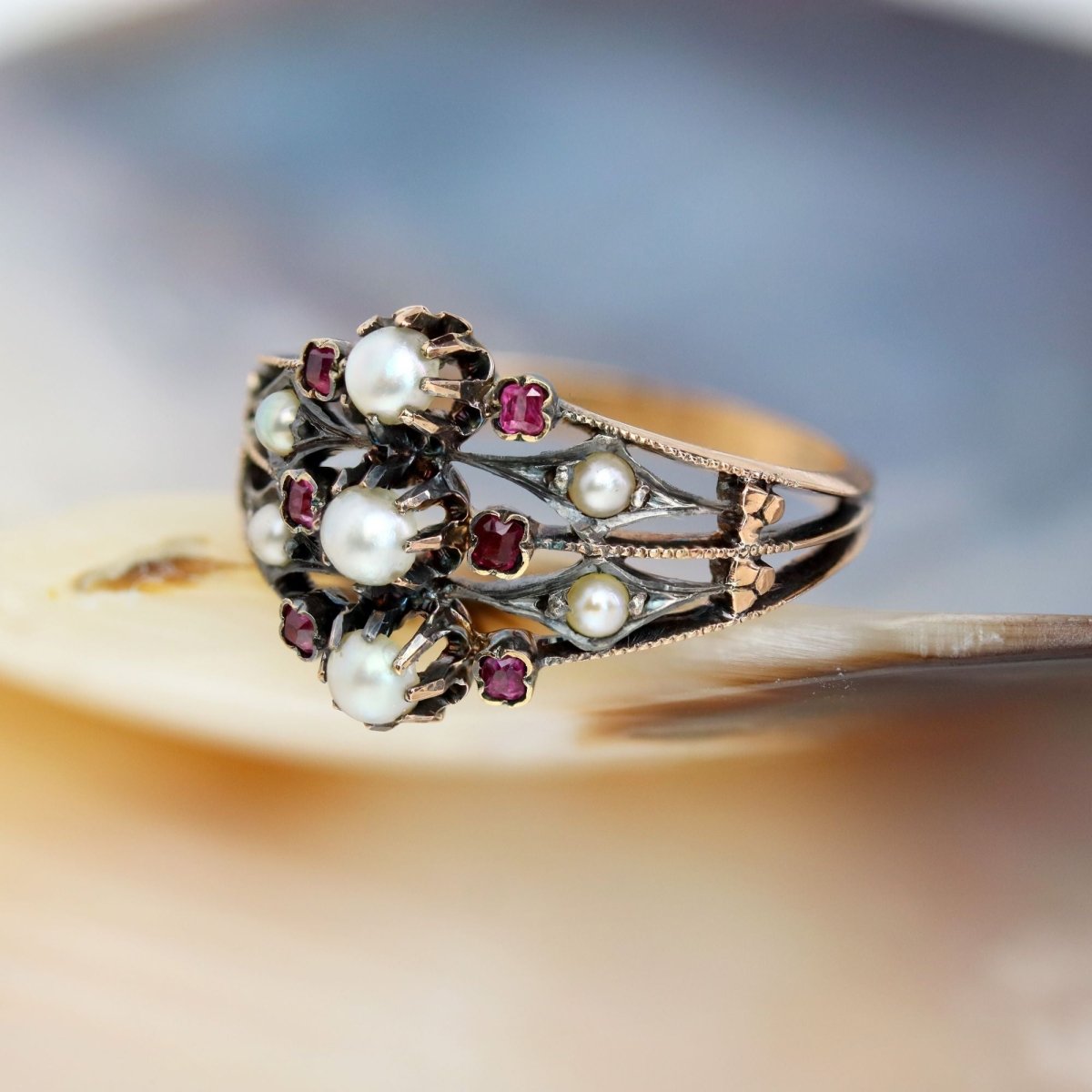 Bague ancienne 3 anneaux en or rose et argent avec perles fines et rubis - Castafiore