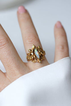 Bague Ancienne Anges Opale et Diamants sur Or Jaune - Castafiore
