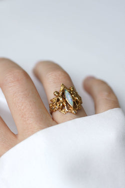Bague Ancienne Anges Opale et Diamants sur Or Jaune - Castafiore