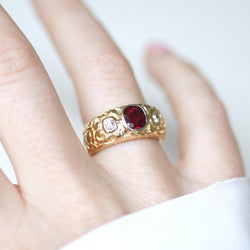 Bague ANCIENNE Bandeau en or jaune rubis et diamants - Castafiore