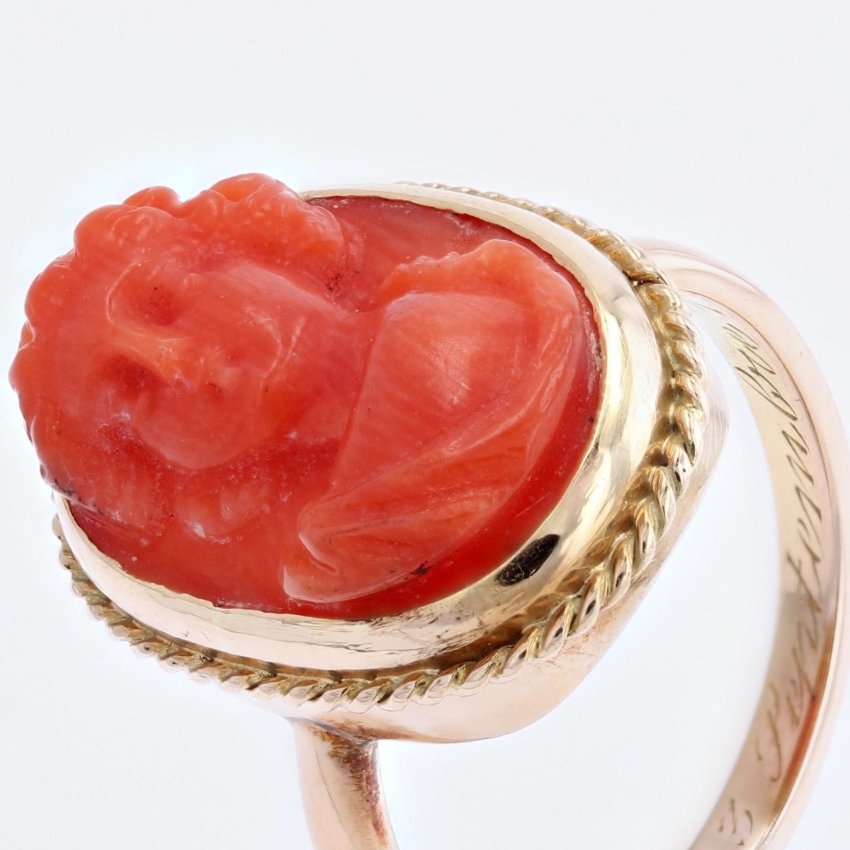 Bague ancienne camée corail et or - Castafiore