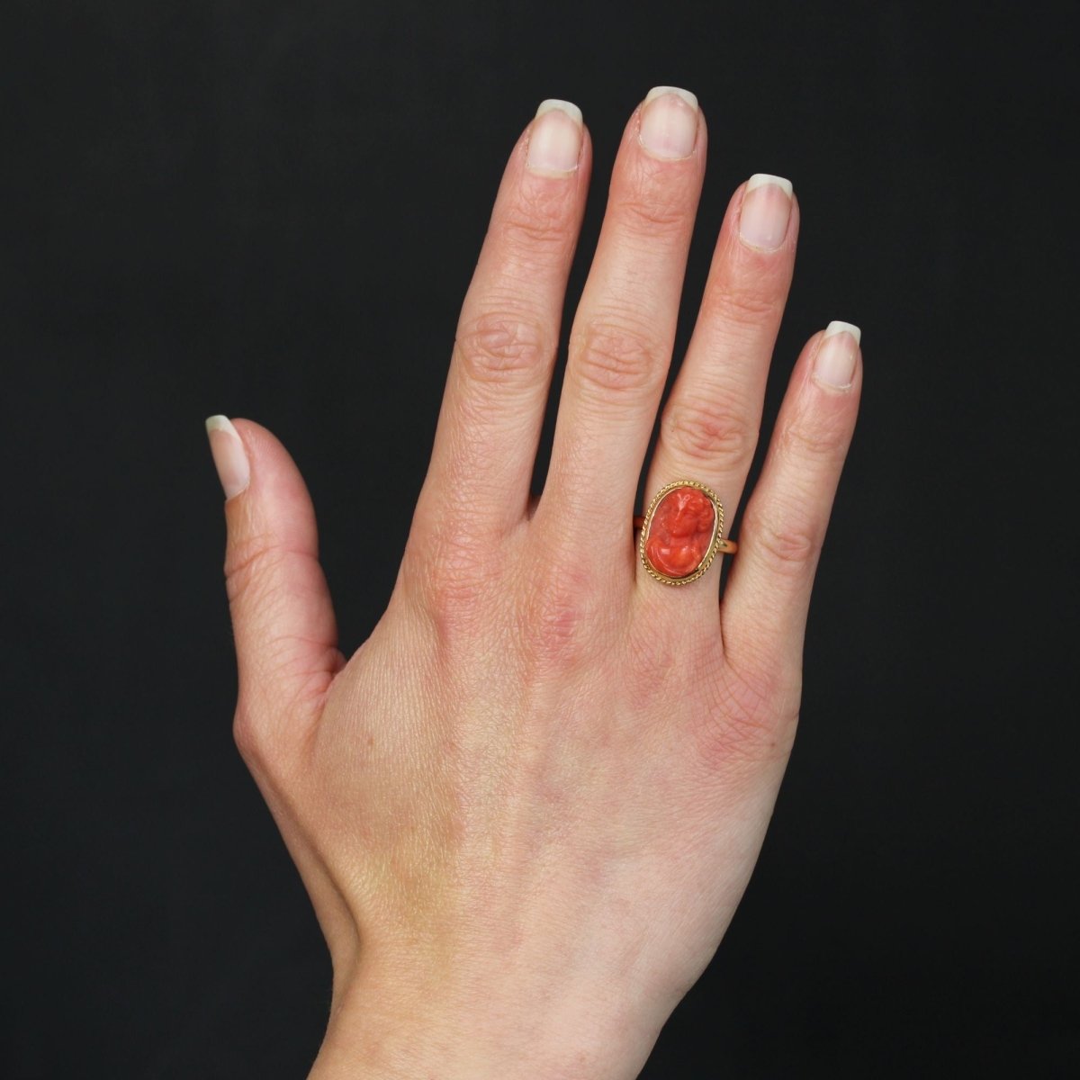 Bague ancienne camée corail et or - Castafiore