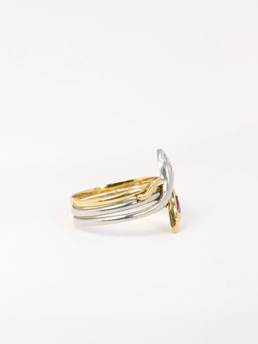 Bague ancienne deux serpents en or, diamant et rubis - XIXe siècle - Castafiore