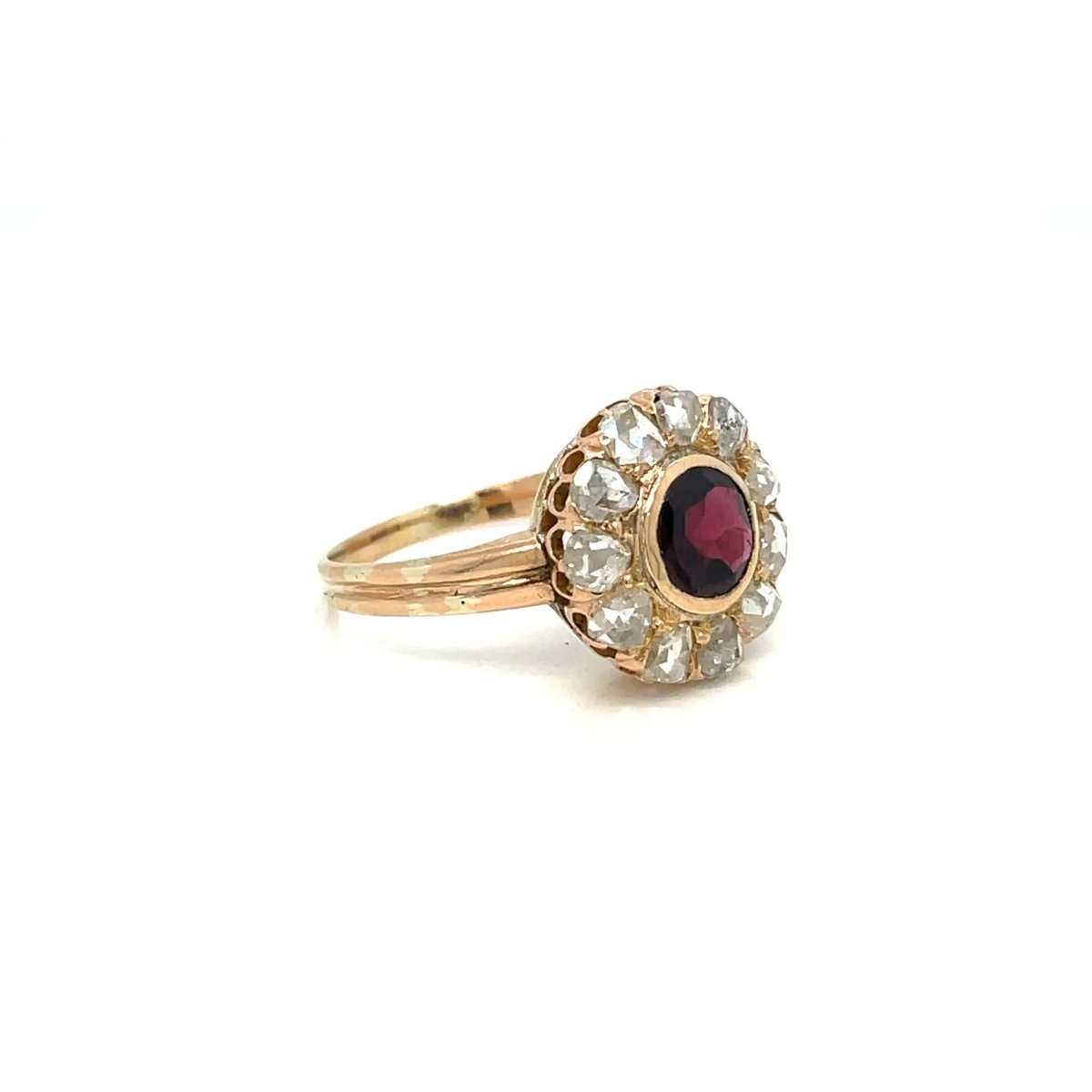 Bague ancienne en or à grenat et diamant - Castafiore
