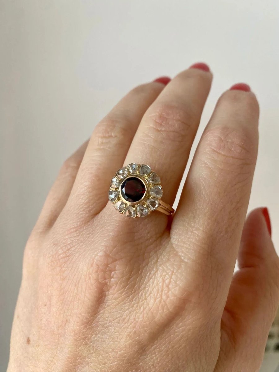 Bague ancienne en or à grenat et diamant - Castafiore