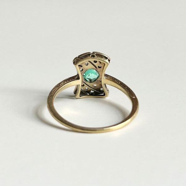 Bague ancienne en or jaune 18k et émeraude - Castafiore