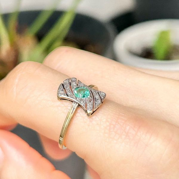 Bague ancienne en or jaune 18k et émeraude - Castafiore