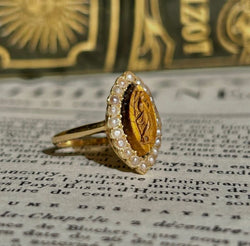 Bague ancienne en or jaune 18k œil de tigre et perles - Castafiore