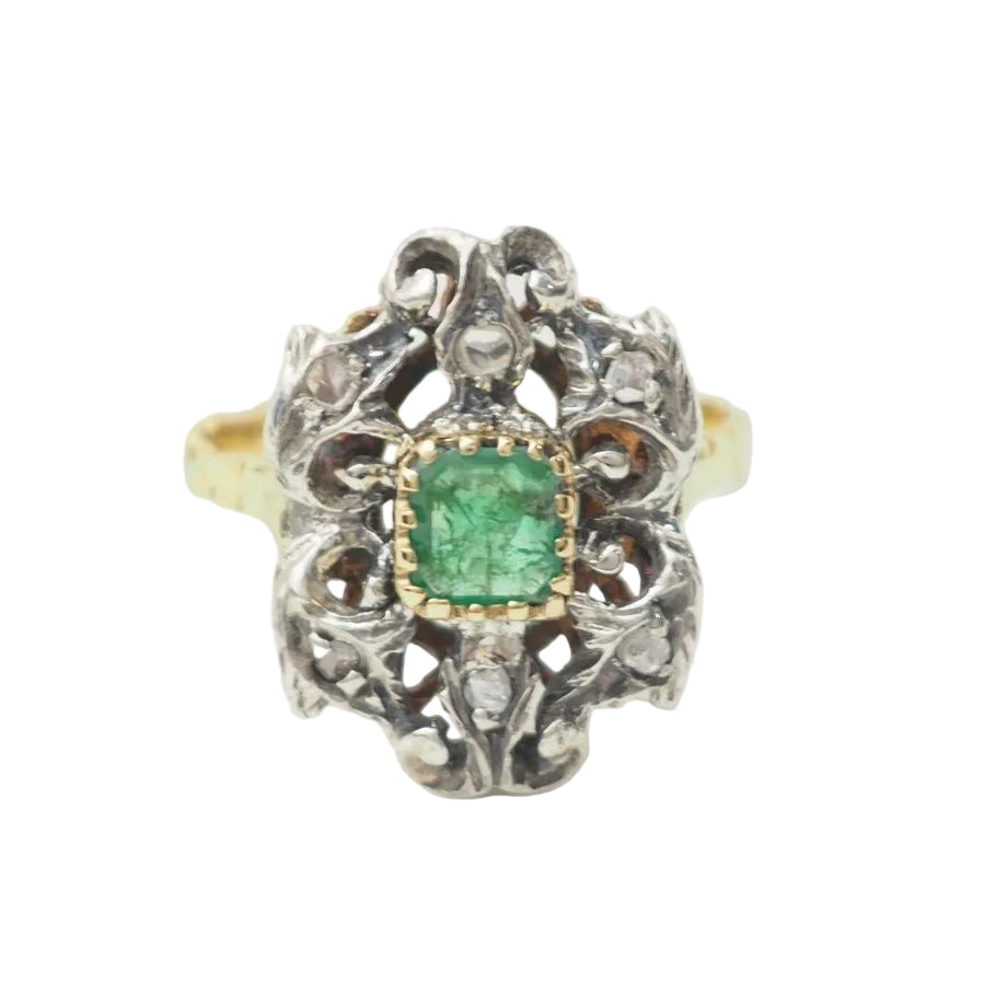 Bague ancienne en or jaune, émeraude et roses - Castafiore
