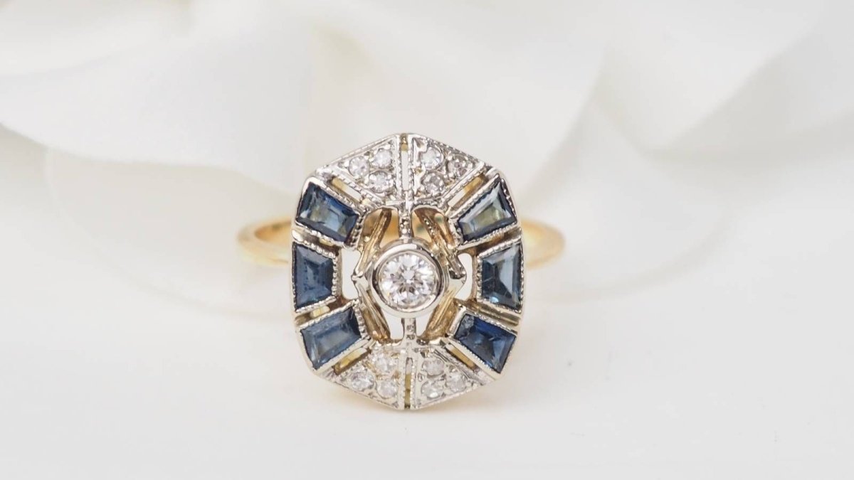 Bague ancienne en or jaune, saphirs et diamants - Castafiore