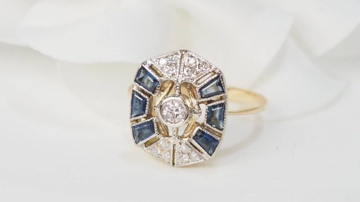 Bague ancienne en or jaune, saphirs et diamants - Castafiore