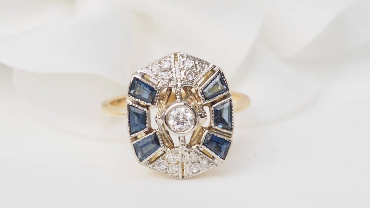 Bague ancienne en or jaune, saphirs et diamants - Castafiore