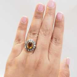 Bague ancienne en or jaune, topaze et diamants - Castafiore