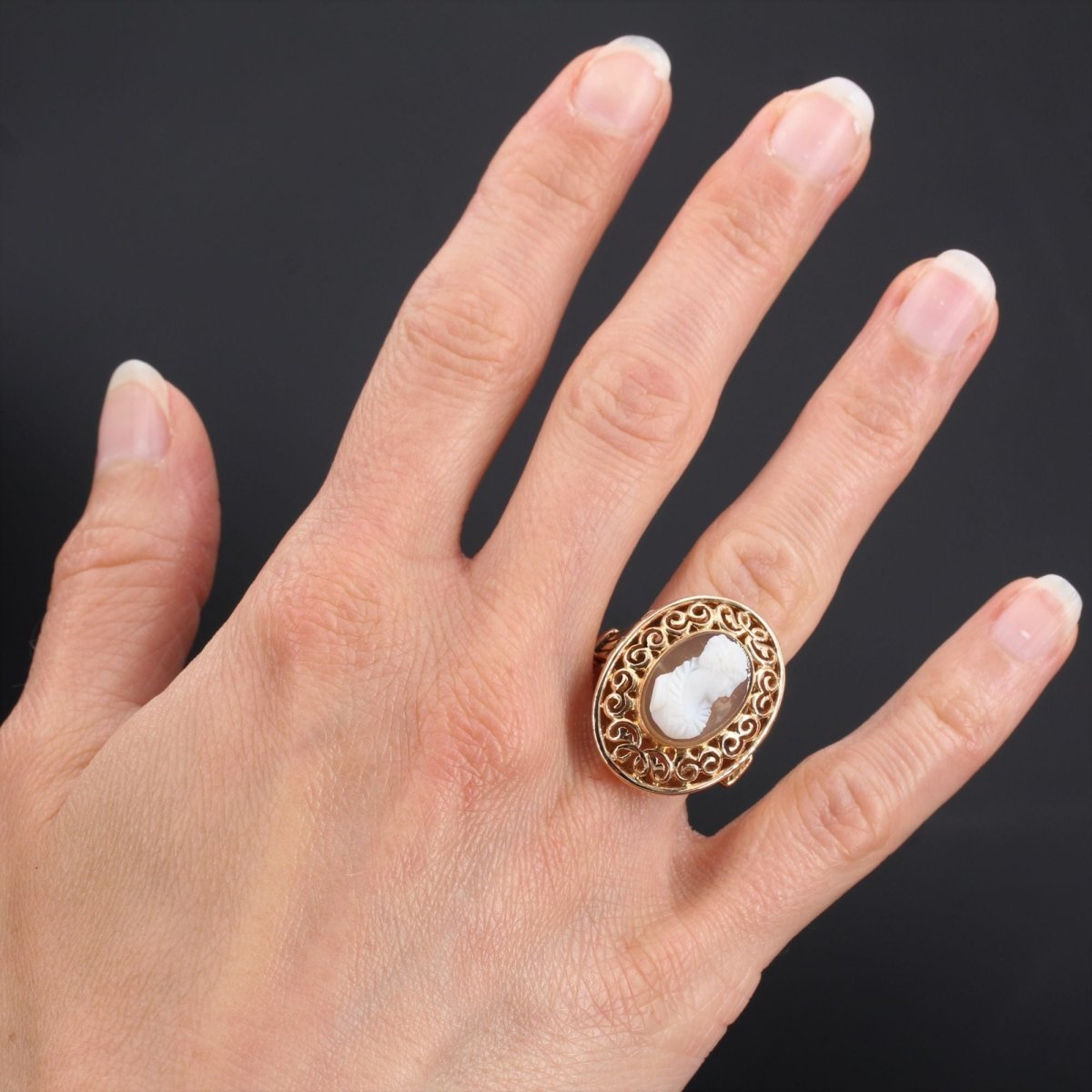 Bague ancienne en or rose et camée - Castafiore