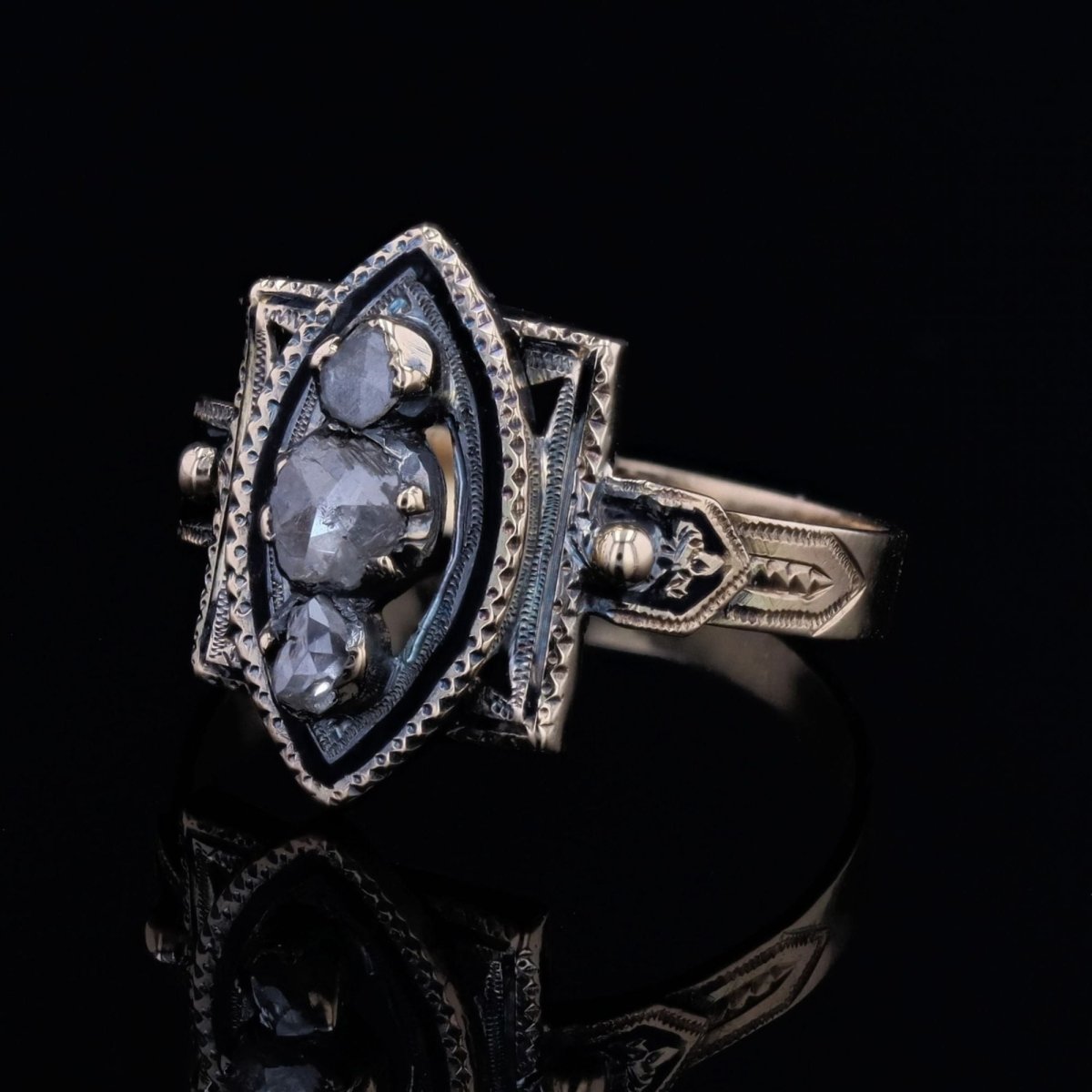 Bague ancienne en or rose et diamant - Castafiore