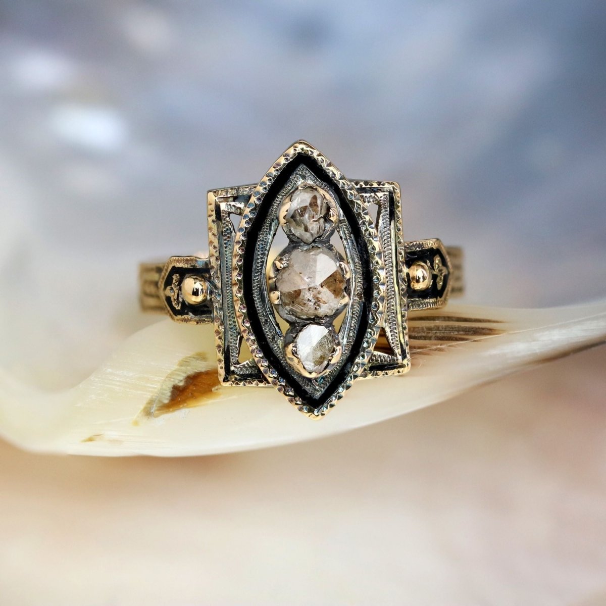 Bague ancienne en or rose et diamant - Castafiore