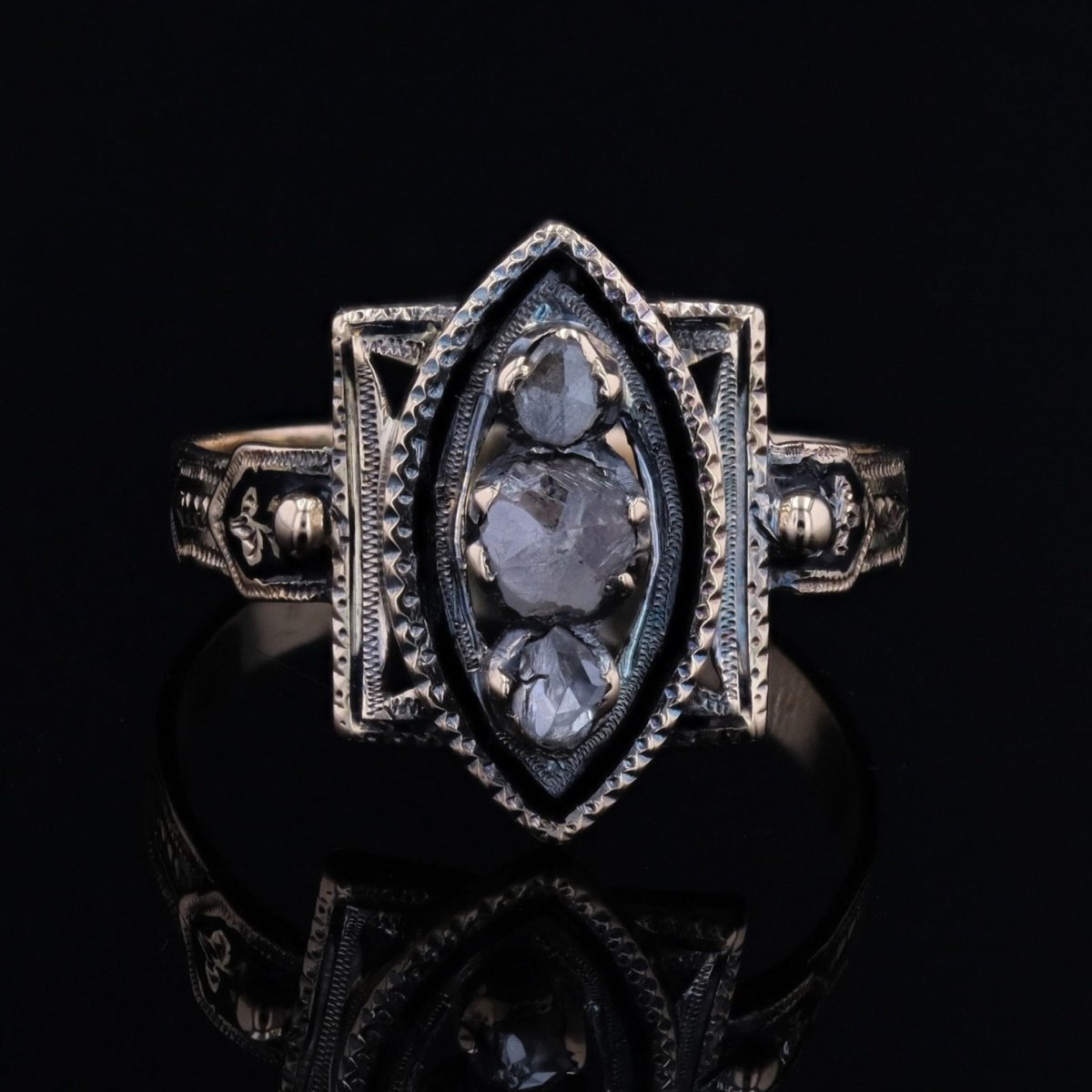 Bague ancienne en or rose et diamant - Castafiore