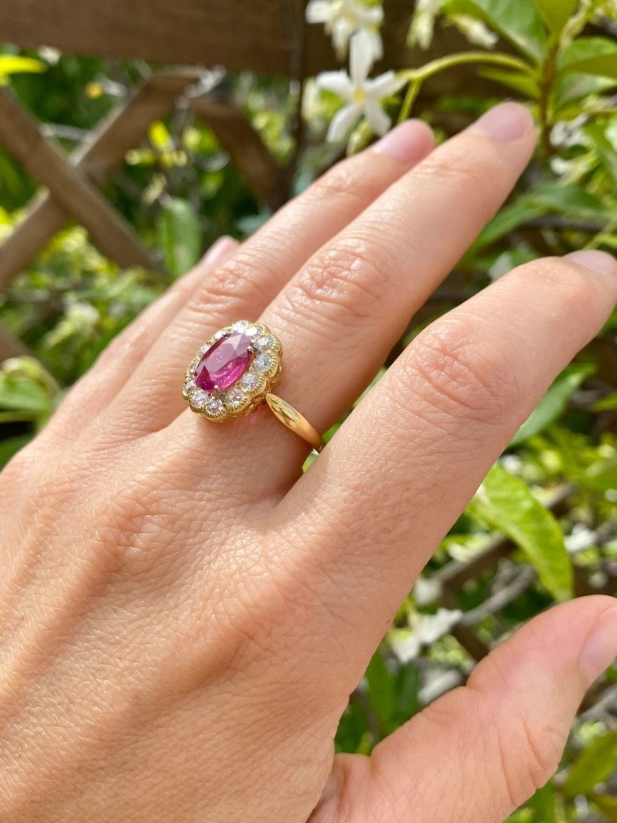 Bague ancienne en or rose, rubis et diamants - Castafiore