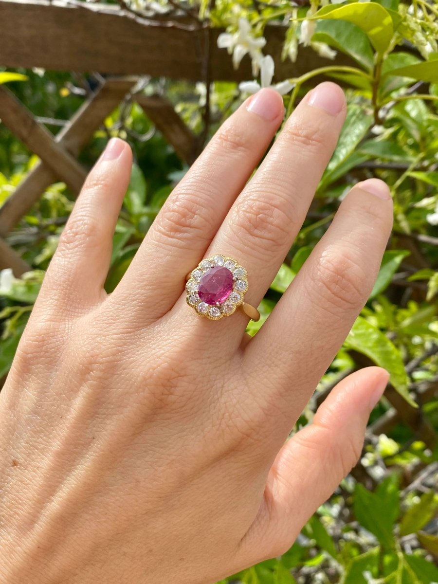 Bague ancienne en or rose, rubis et diamants - Castafiore