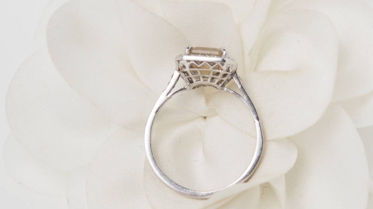 Bague ANCIENNE en platine saphir et diamants - Castafiore