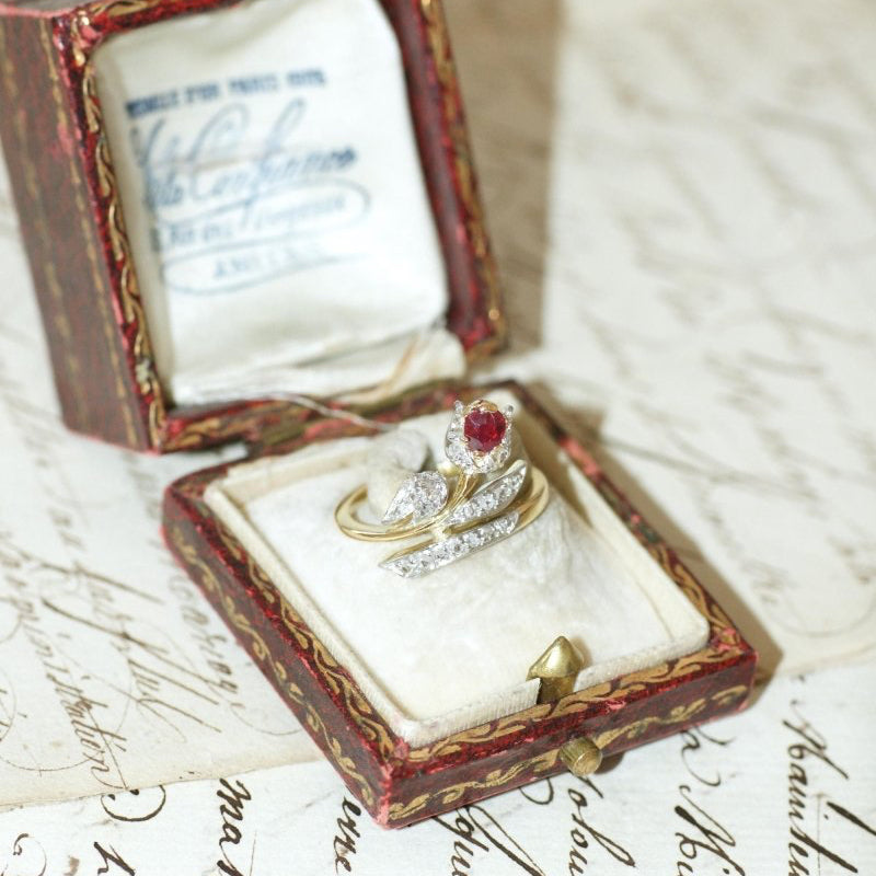 Bague Ancienne Fleur Rubis et Diamants - Castafiore