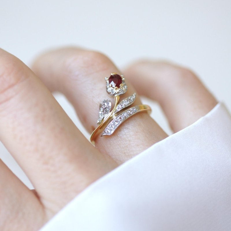 Bague Ancienne Fleur Rubis et Diamants - Castafiore