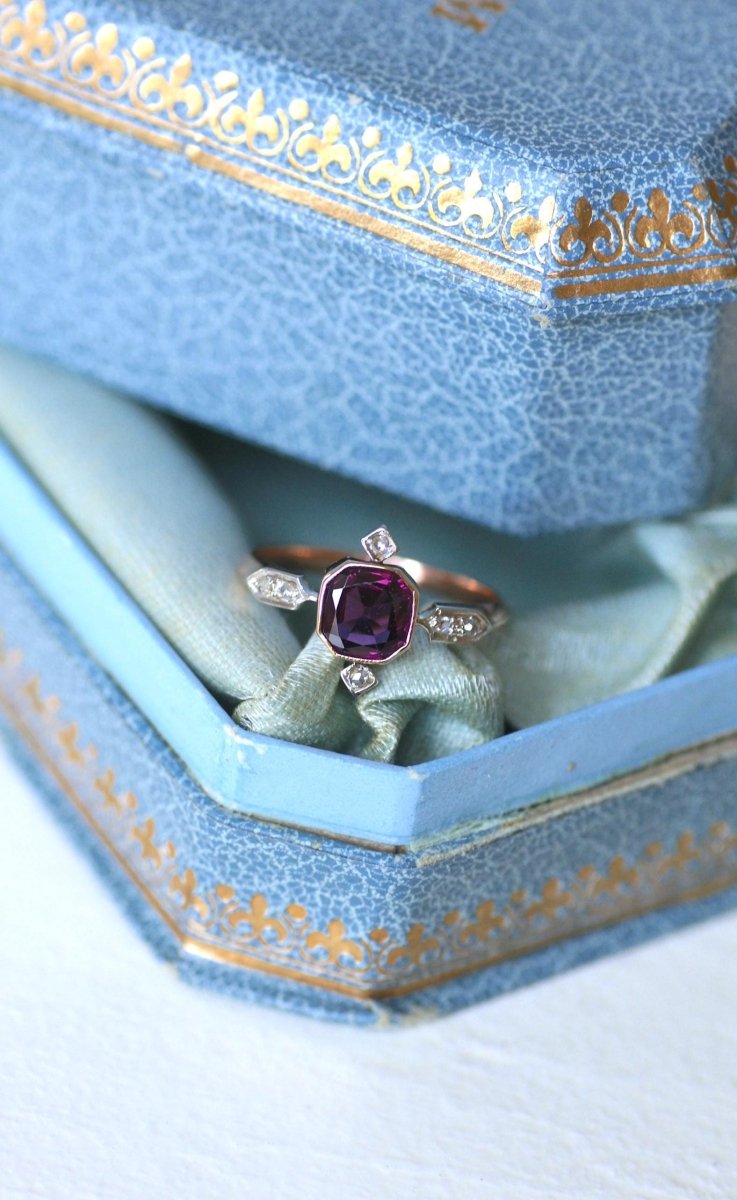 Bague Ancienne Grenat et Diamants sur Or Rose - Castafiore