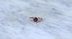 Bague Ancienne Grenat et Diamants sur Or Rose - Castafiore