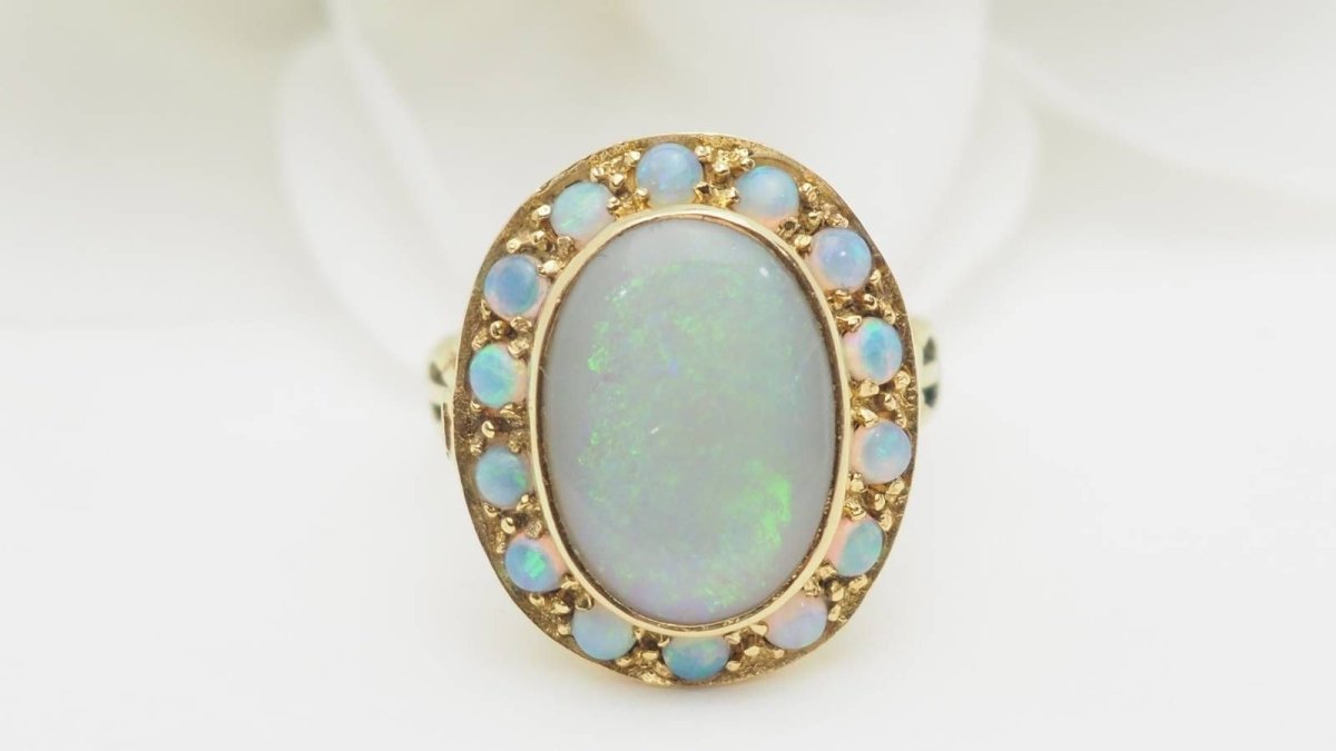 Bague ANCIENNE Poison en or jaune et opale - Castafiore