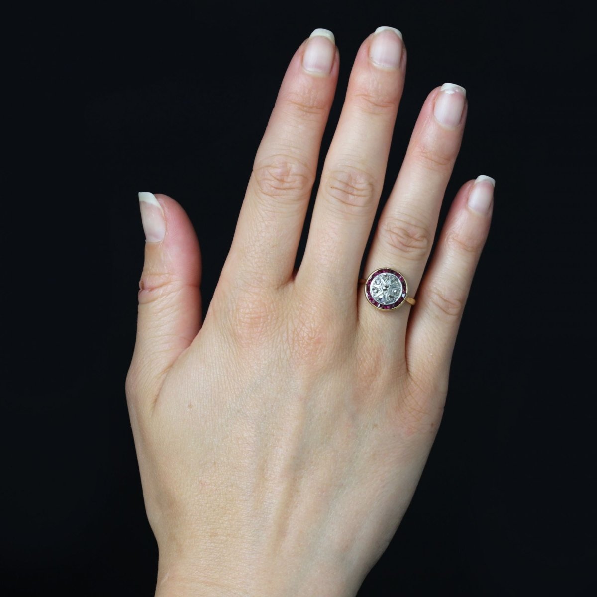 Bague ancienne ronde diamants taillés en rose et rubis calibrés - Castafiore