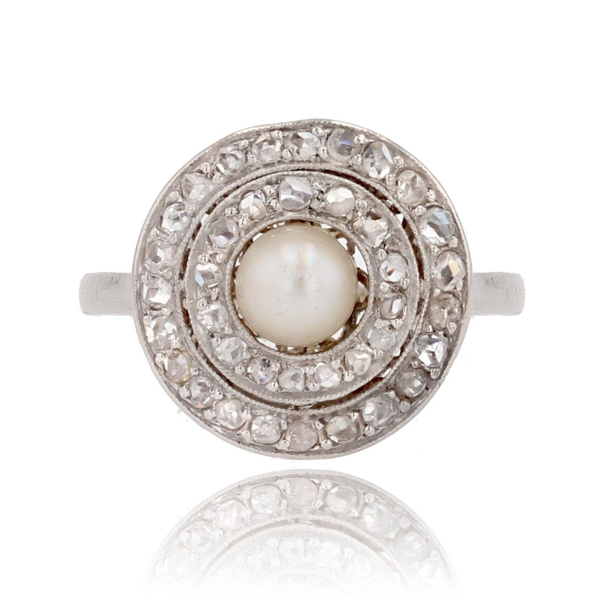 Bague ANCIENNE Ronde en platine et perle fine - Castafiore