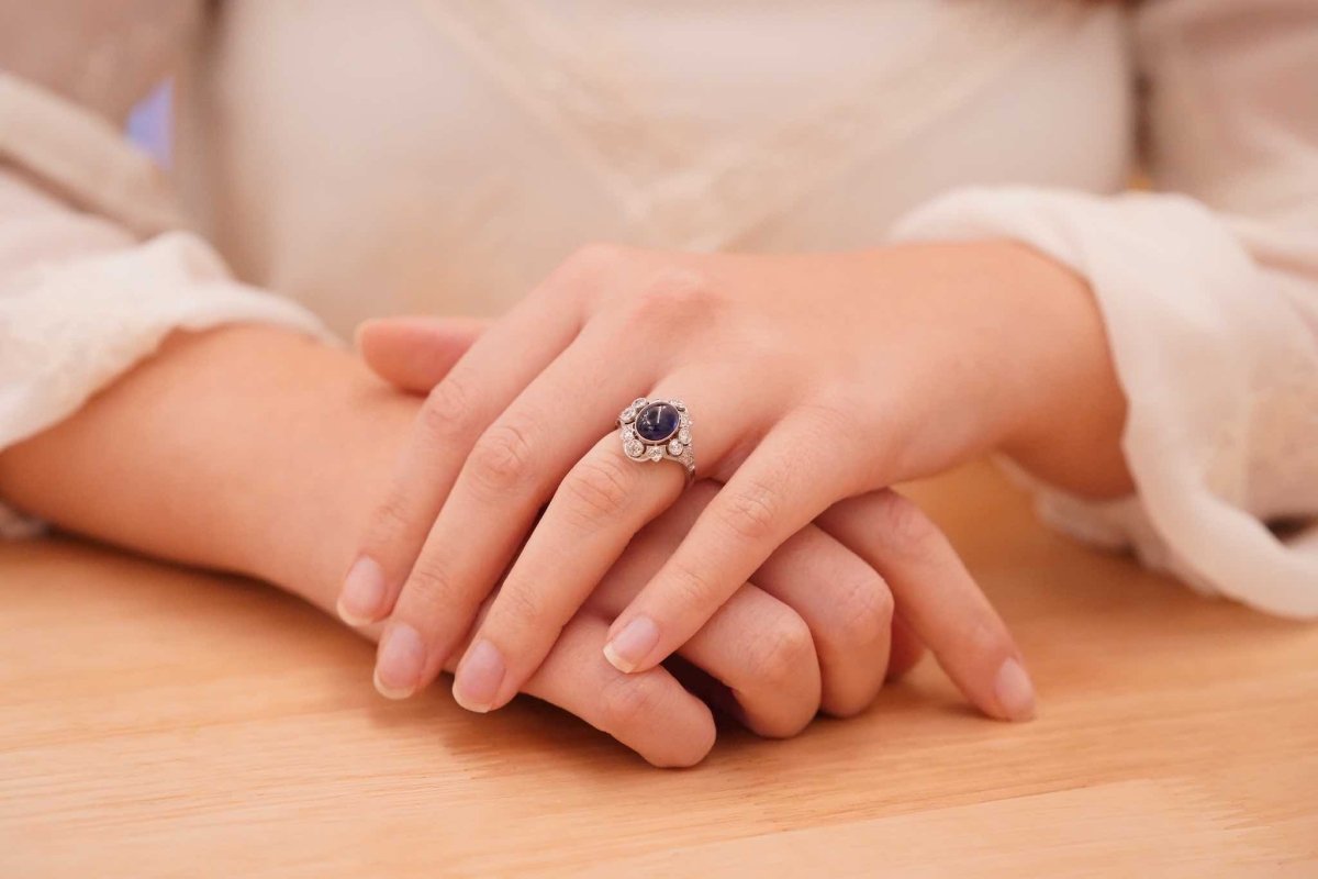 Bague ancienne saphir cabochon en platine - Castafiore