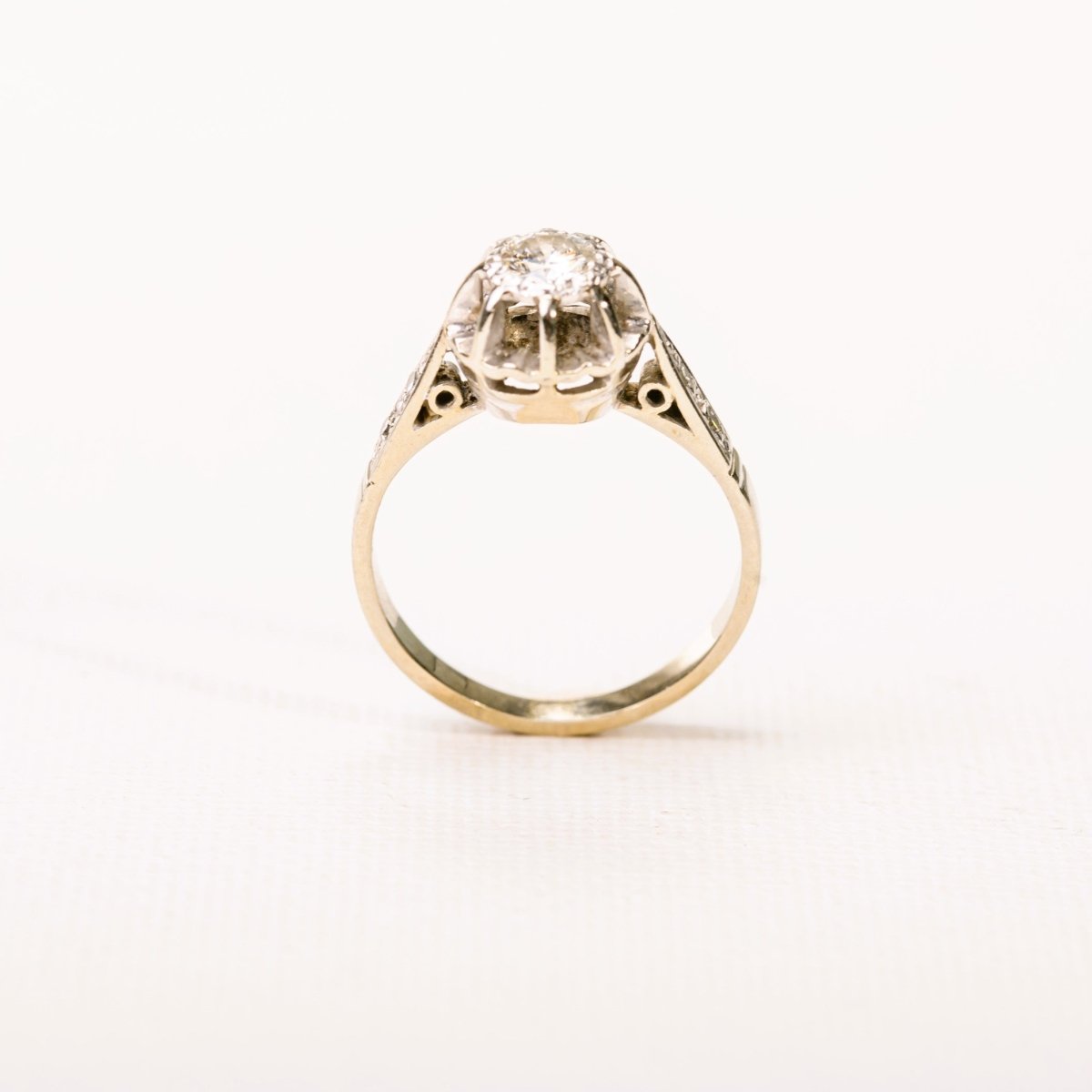 Bague ancienne, solitaire diamant en serti illusion, en or blanc et platine - Castafiore