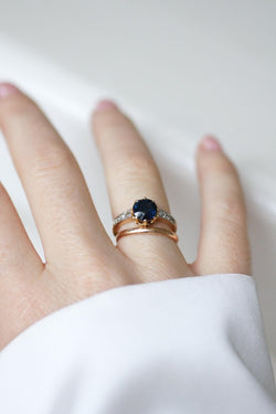 Bague Ancienne Solitaire Saphir 1,50 Cts et Diamants - Castafiore