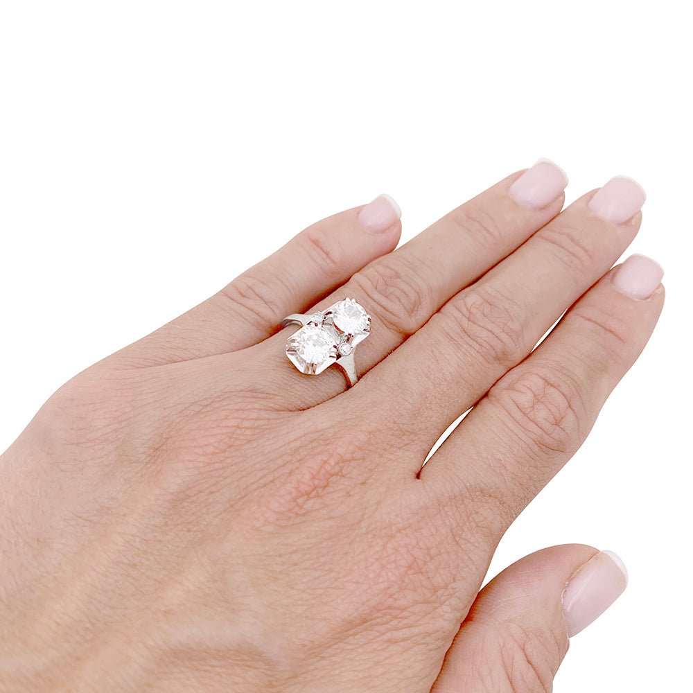 Bague ancienne "Toi & Moi", platine, diamants. - Castafiore