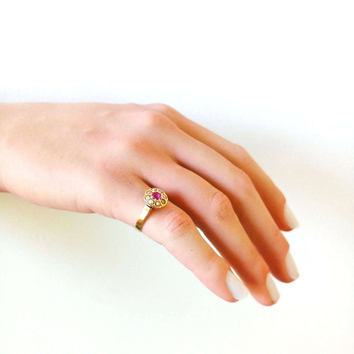 Bague ANCIENNE XIXe siècle en or rose saphir rose et perles fines - Castafiore