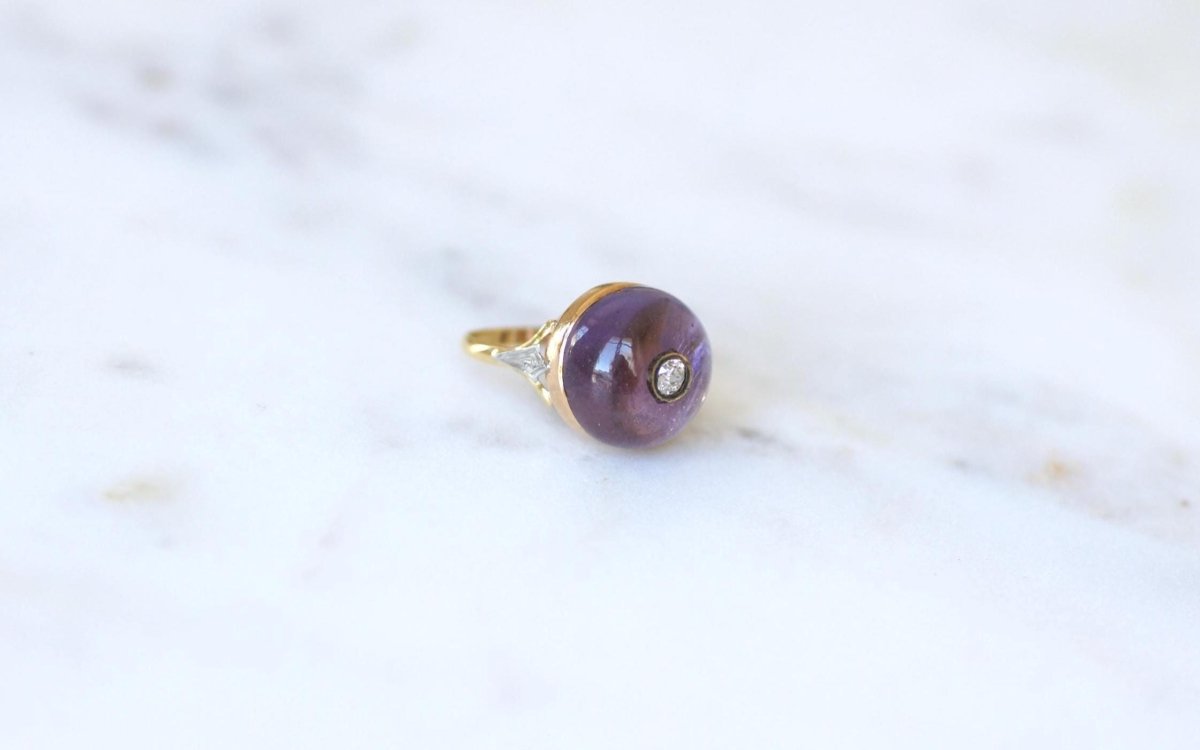 Bague Art Déco Cabochon d'Améthyste et Diamant - Castafiore