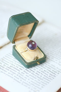 Bague Art Déco Cabochon d'Améthyste et Diamant - Castafiore