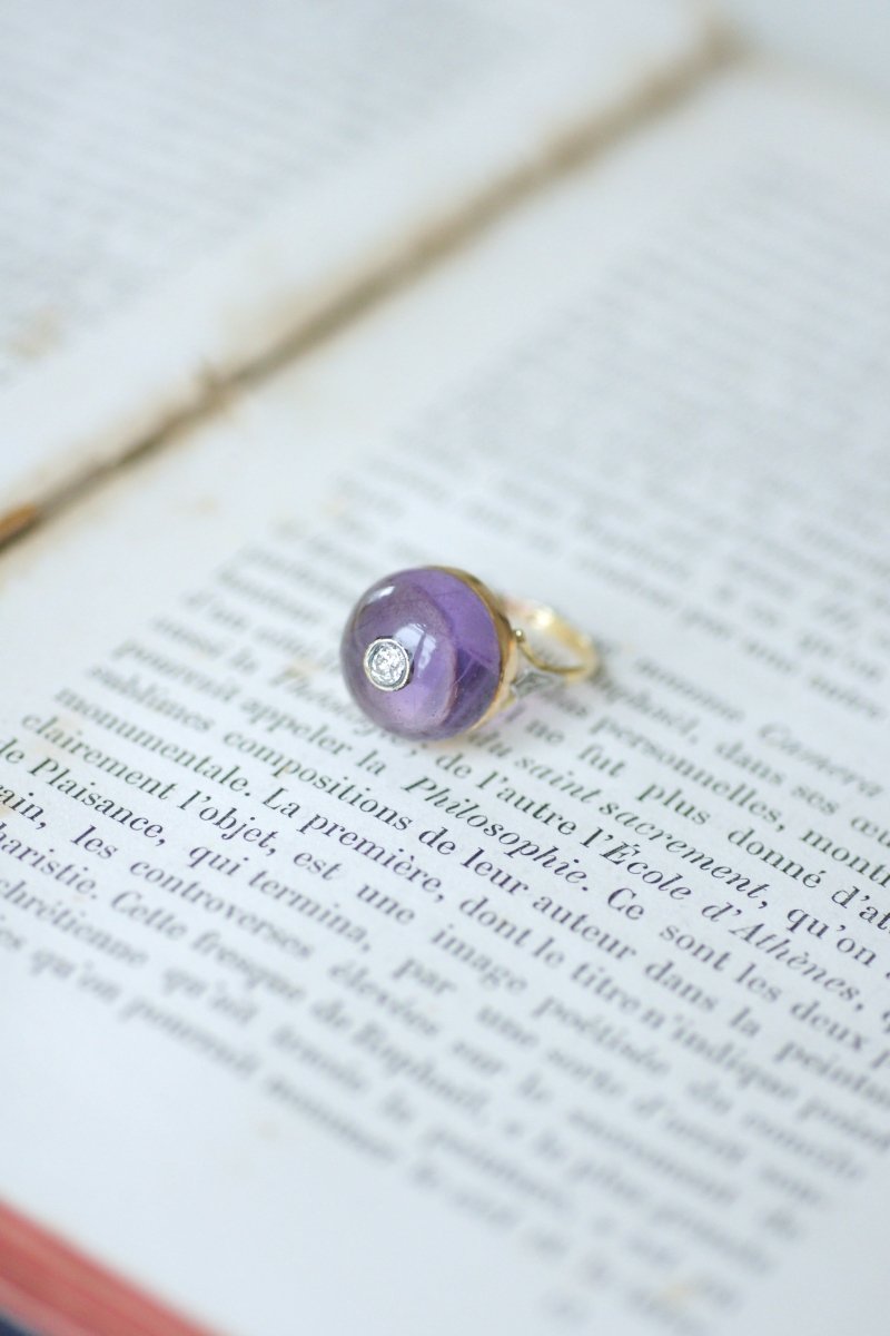 Bague Art Déco Cabochon d'Améthyste et Diamant - Castafiore